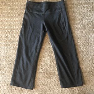 grey athleta cropped leggings